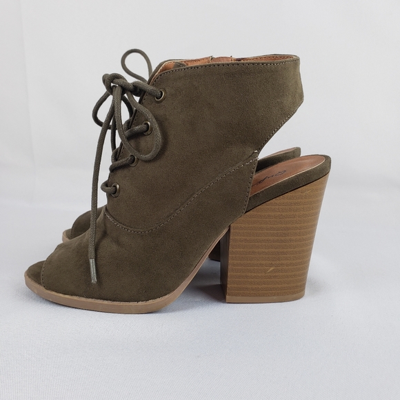 Qupid faux suede heel booties Size 6.5 - Picture 4 of 12